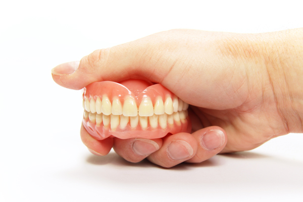 Can Acrylic Dentures Be Repaired?
